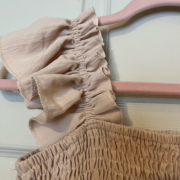 Beige Women’s Ruffled Sleeveless Top Small - Picture 4 of 5